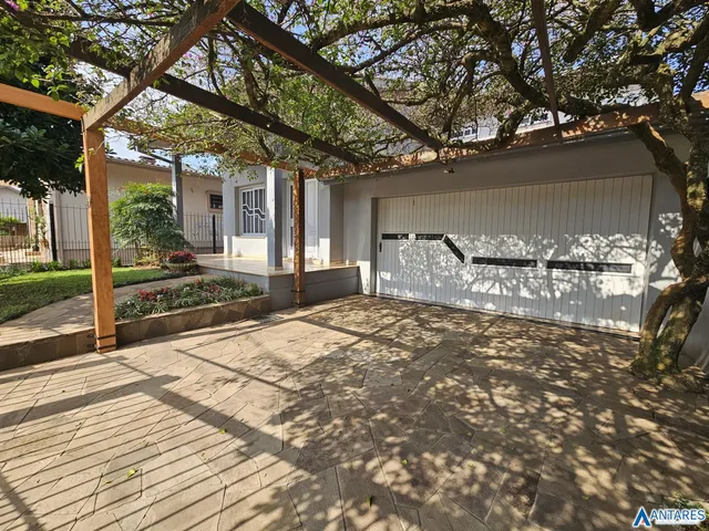 Casa com 4 dormitórios