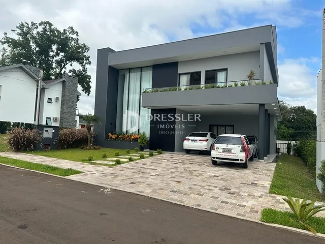 Casa com 4 dormitórios