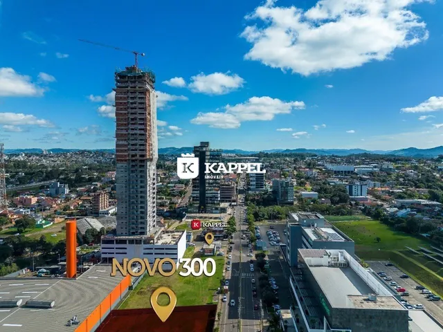 Vista aérea de um horizonte urbano com um arranha-céu em construção em Lajeado.