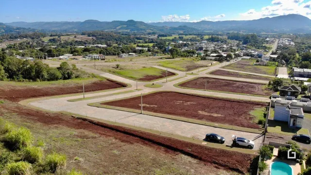 Imagem aérea de um terreno aberto em Lajeado.