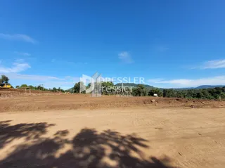 Vista de um terreno aberto e seco em Lajeado, Brasil.