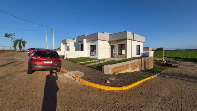Casa geminada com 2 dormitórios