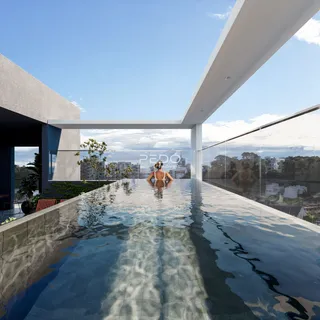 Piscina de borda infinita com vista panorâmica da paisagem.