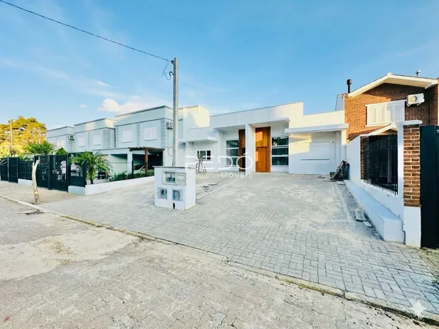 Fachada de uma casa moderna em Lajeado, Brasil.