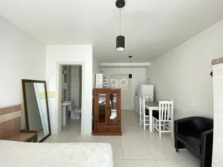 A sala de estar e a área de jantar de uma residência em Lajeado, Brasil são visíveis na foto.