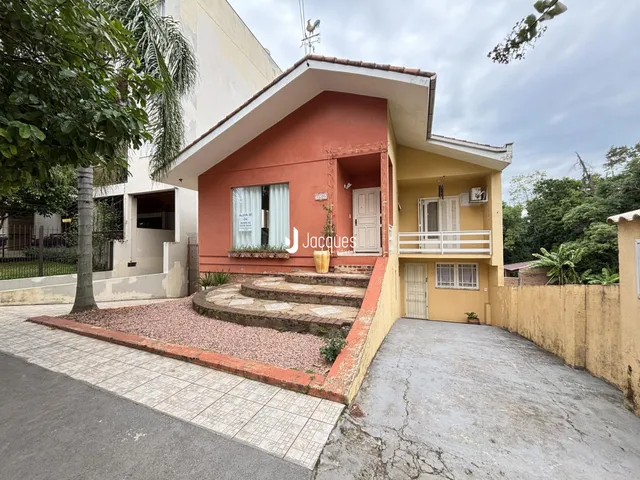 Casa com 4 dormitórios