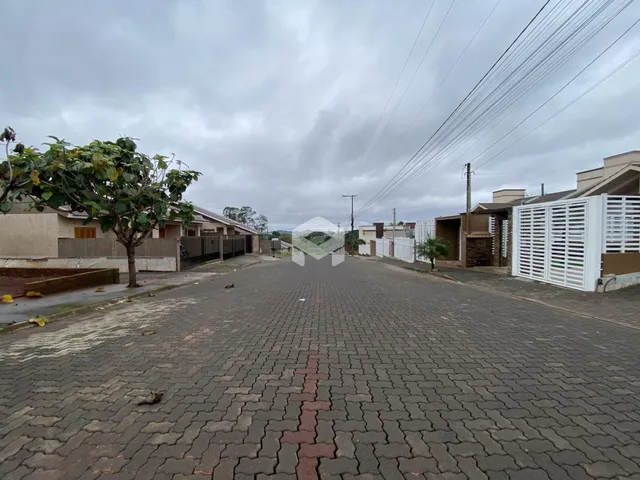 Vista da rua pavimentada em Lajeado, Brasil.