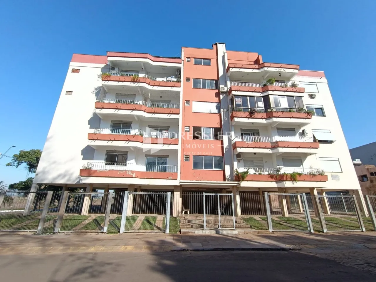 Fachada de um prédio residencial em Lajeado, Brasil.