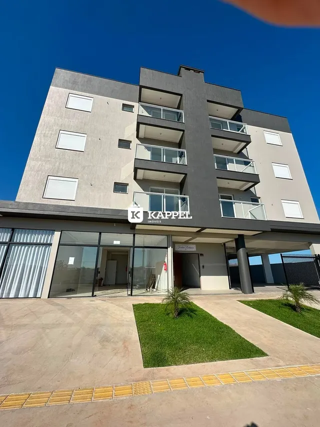Fachada de um prédio residencial moderno com varandas em Lajeado, Brasil.