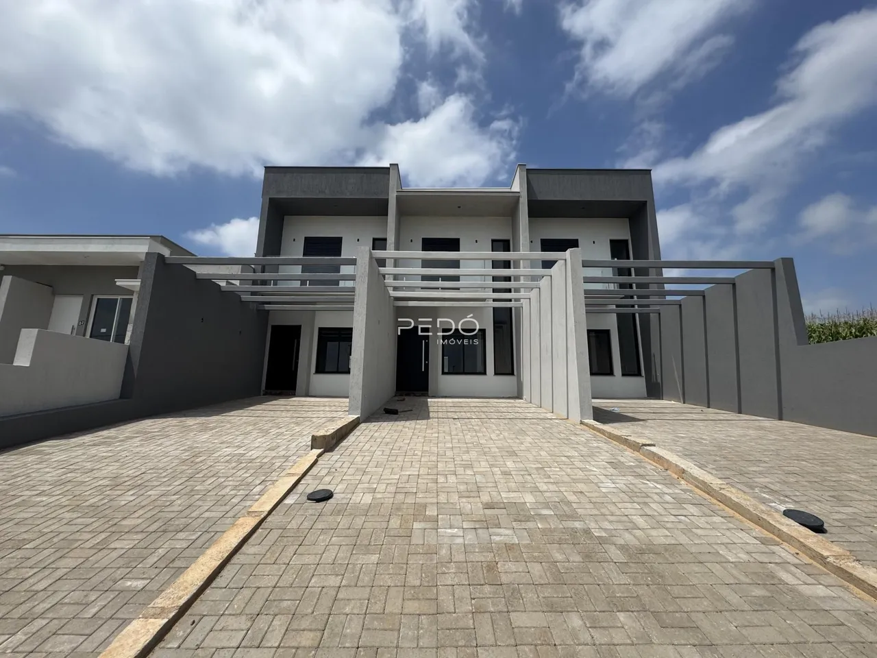Fachada moderna de uma residência em Lajeado, Brasil.