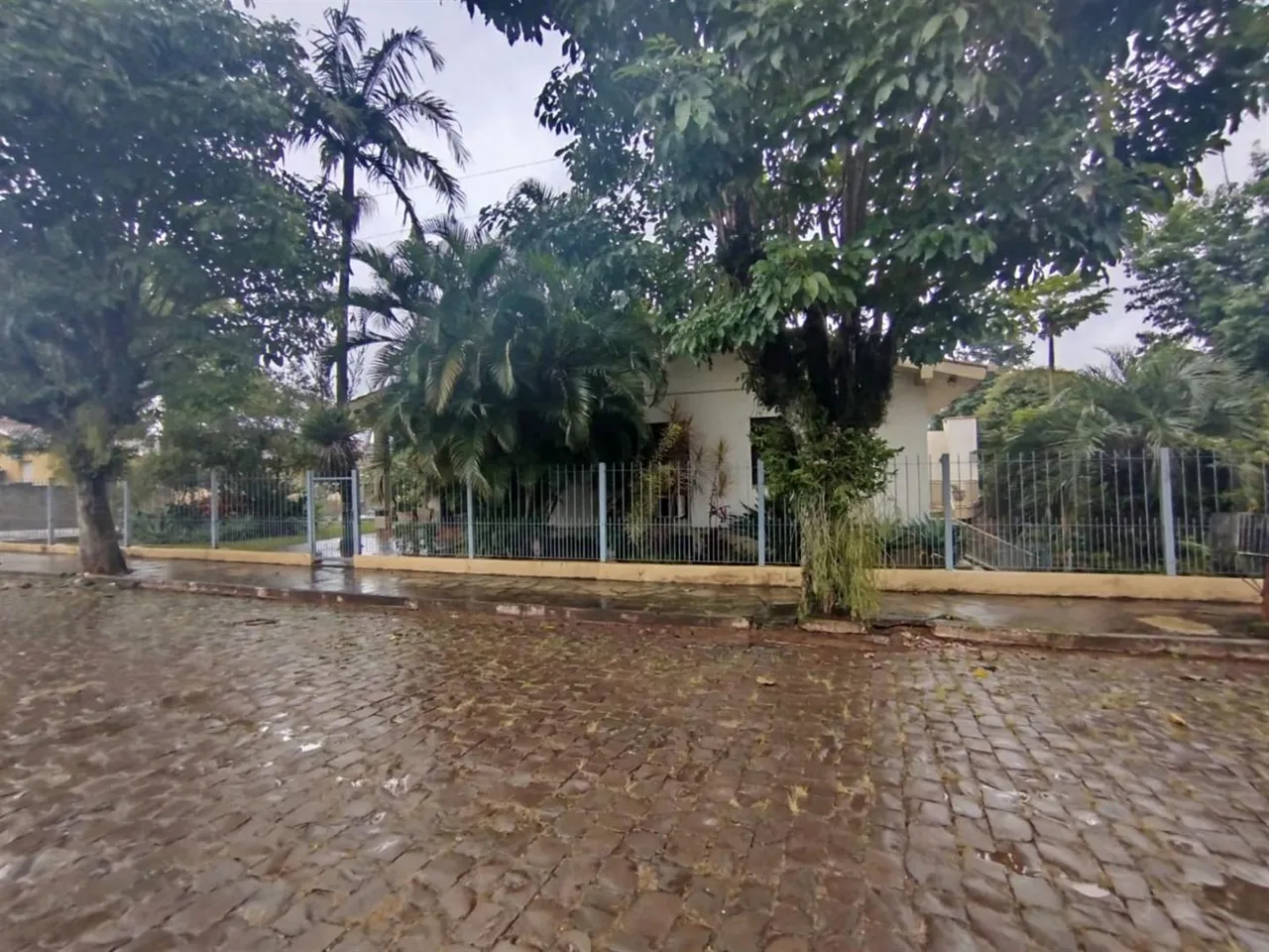 Casa com 4 dormitórios, foto 1