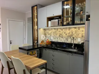 Vista da cozinha e sala de jantar de um imóvel em Lajeado, Brasil.