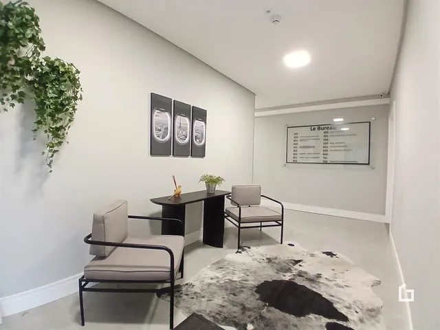 Foto de um ambiente interno com decoração moderna.