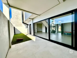 Vista da área externa e transição de um imóvel em Lajeado, Brasil.