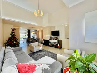 Sala de estar de uma residência com decoração de Natal em Lajeado.