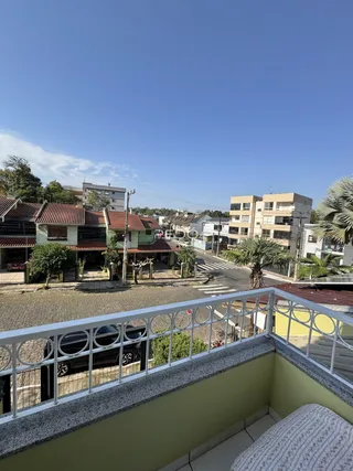 Vista da rua e casas em Lajeado, Brasil.