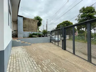 Vista externa de uma área pavimentada de uma propriedade em Lajeado.