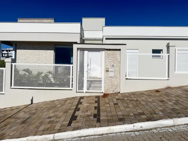 Vista da fachada de uma residência em Lajeado, Brasil.