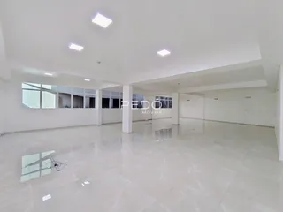 Espaço interno amplo e claro de uma residência em Lajeado.