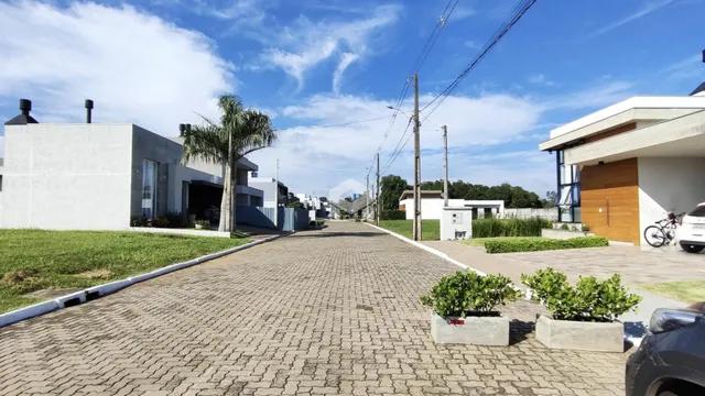 Fachada de uma casa moderna em Lajeado, Brasil.