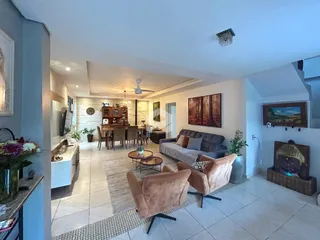 Sala de estar e jantar de uma residência em Lajeado, Brasil.