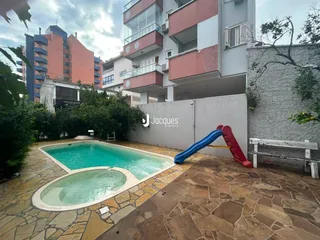 Foto da área de lazer com piscina e spa em Lajeado, Brasil.