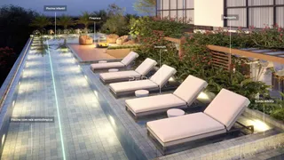 Vista da piscina com espreguiçadeiras e área de lazer ao ar livre.