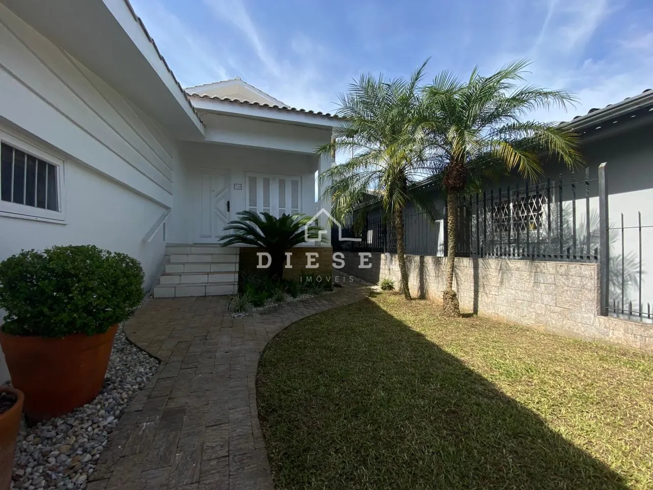 Casa com 5 dormitórios, foto 1