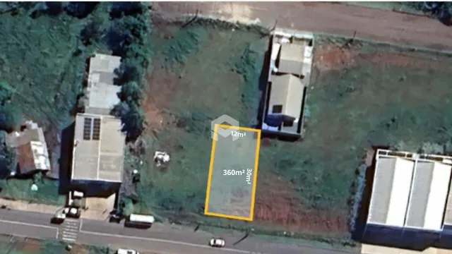 Vista aérea de um lote residencial em Lajeado, Brasil, mostrando as construções e a área circundante.