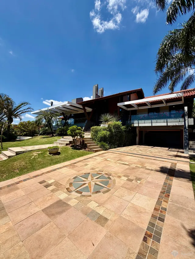 Casa com 4 dormitórios