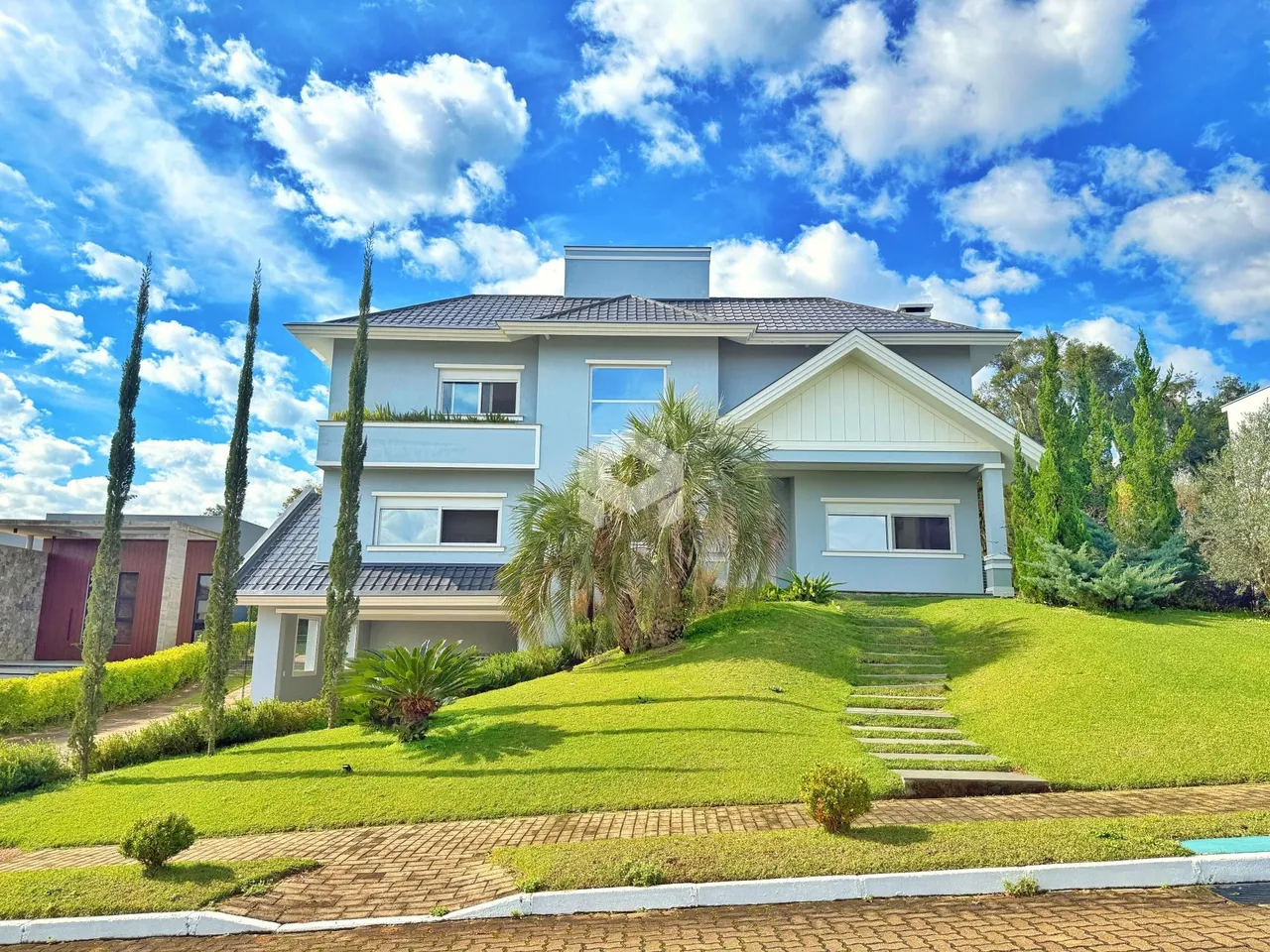 Casa com 4 dormitórios, foto 1