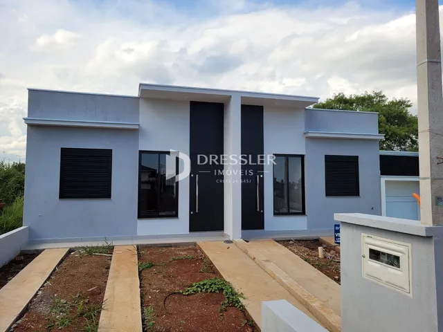 Casa geminada com 2 dormitórios
