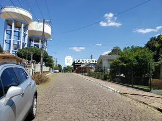 Vista de uma rua pavimentada em Lajeado, Brasil.