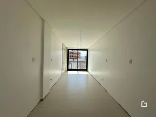 Corredor interno de uma residência em Lajeado, Brasil.