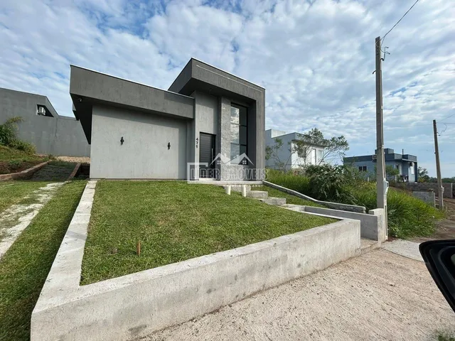 A fachada de uma casa moderna em Lajeado, Brasil.