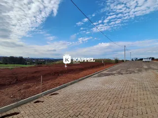Vista externa de um terreno com área de terra e estrada de acesso em Lajeado.