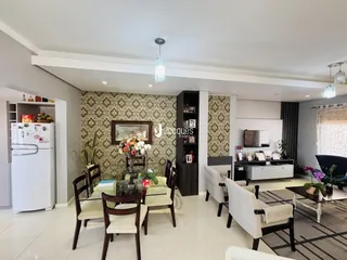 Ambiente de sala de jantar e estar em um imóvel no Brasil.