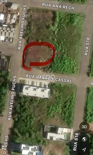 Vista aérea de um lote nas ruas Avelino Fuchs e Barros Cassal em Lajeado.