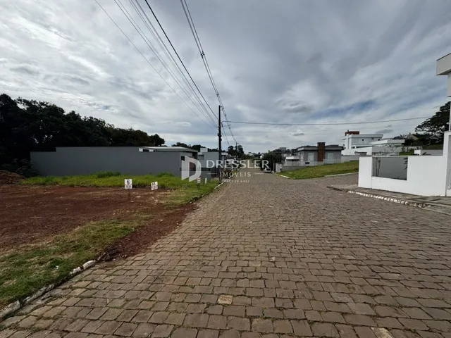 Vista da rua e propriedades em Lajeado, Brasil.