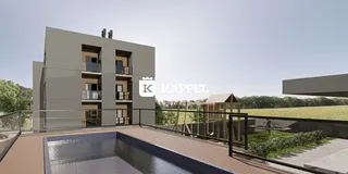 Vista externa de um prédio moderno com terraço e piscina.