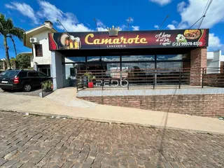 Fachada de um estabelecimento comercial em Lajeado, Brasil.