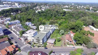 Vista aérea de uma propriedade residencial em Lajeado, Brasil, cercada por vegetação densa.