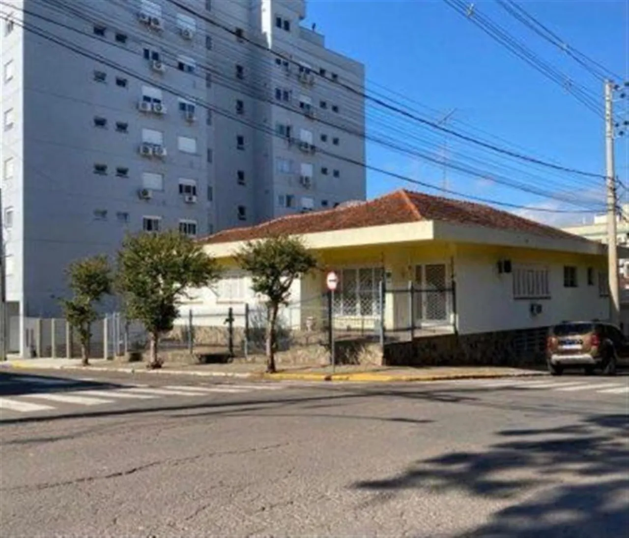 Casa com 4 dormitórios, foto 1