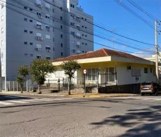 Casa com 4 dormitórios, foto 1