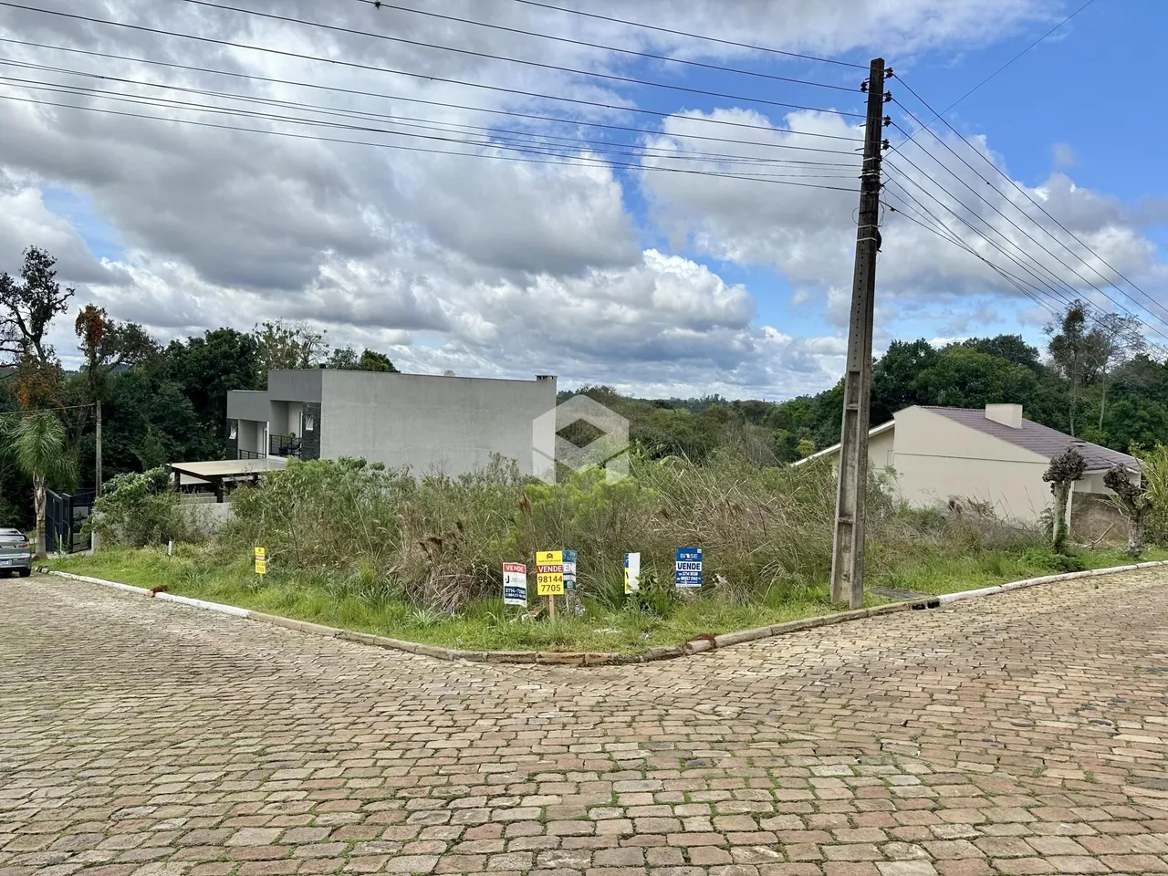 Vista da fachada de uma residência em Lajeado, Brasil.