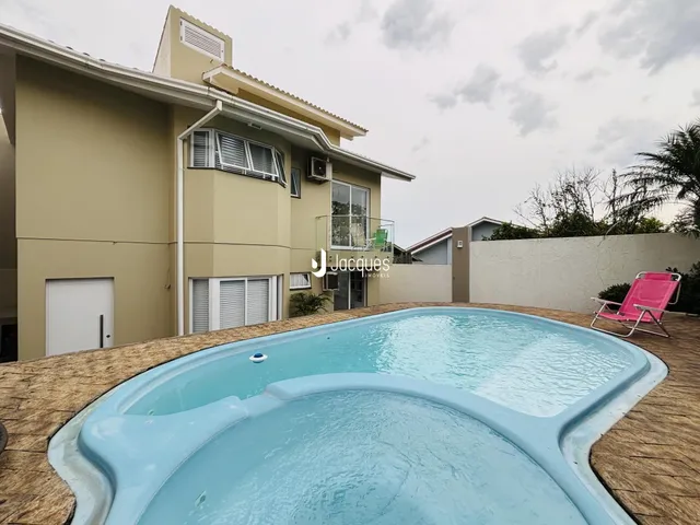 Casa com 3 dormitórios