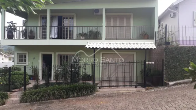 Casa com 4 dormitórios