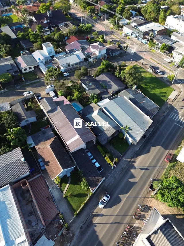 Vista aérea de um bairro residencial em Lajeado, mostrando diversas casas e ruas.