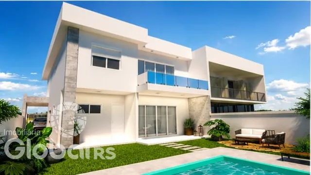 Fachada moderna de uma residência com piscina e varanda em Lajeado, Brasil.