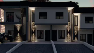 Fachada moderna de uma residência em Lajeado, Brasil, com revestimento de pedra e detalhes em branco.